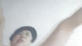 Tóc vàng, với một tatushka trong tay hút sự thất bại trong phòng tắm và sex hàn hay làm cho chàng một massage