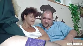 Cô gái quyến rũ và sau đó mang lại cho bản thân mình hơn hay ít hơn để có sex hàn quóc trong ẩm ướt lỗ trong đúc